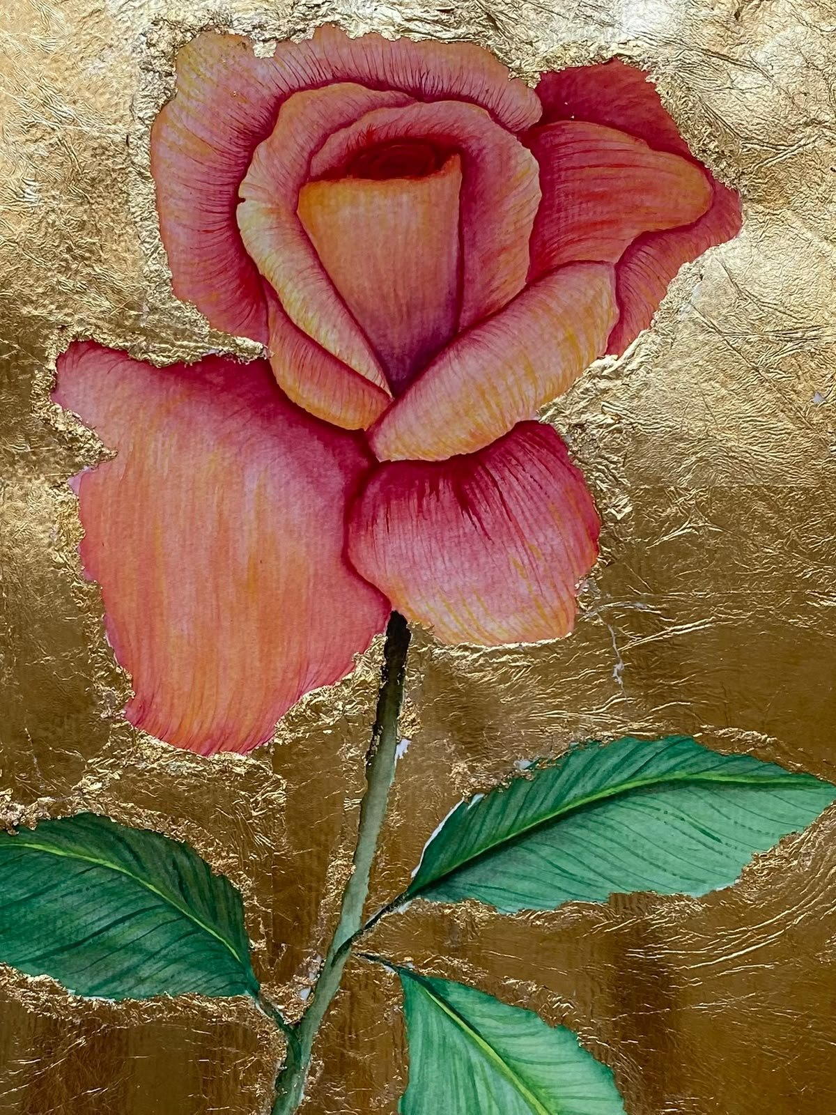 Rosa Rose mit Goldakzenten